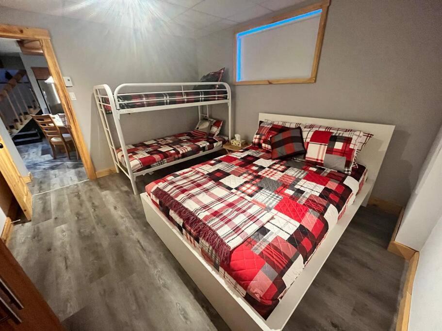 Appartement Mont Edouard, Hebergement Paisible A La Montagne LʼAnse-Saint-Jean Esterno foto