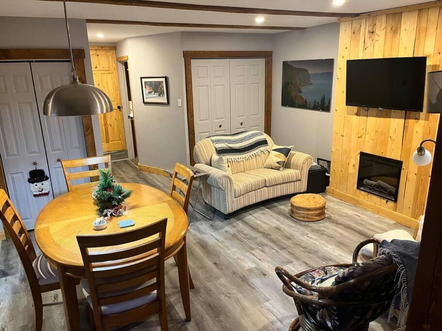 Appartement Mont Edouard, Hebergement Paisible A La Montagne LʼAnse-Saint-Jean Esterno foto